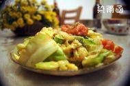 美味的圆白菜炒西红柿做法图解8)