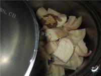 美味的莲藕龙骨汤做法图解9)