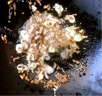 美味的彩椒菊花鸡胗做法图解9)
