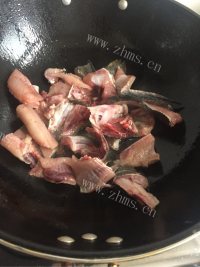 回味无穷的酸菜鱼做法图解5)