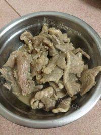 诱人的彩椒炒肉做法图解6)