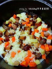 土豆腊肉焖饭做法图解11)