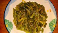 诱人的蒜苔肉丝做法图解3)