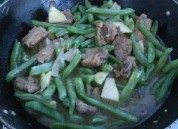 美味的排骨炖豆角做法图解4)
