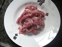 家常菜肉丝炒木耳做法图解2)