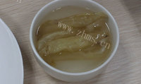 养颜姬松茸花胶西施汤做法图解2)