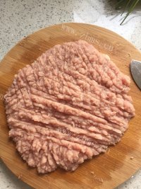 自制榨菜鲜肉月饼做法图解2)