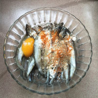 诱人的酥炸多春鱼做法图解4)