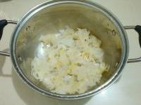 滋润的银耳百合粳米粥的做法图解四