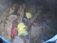 妈妈做的牛肉面做法图解5)