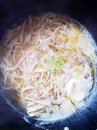 美味的鸡蛋汤面