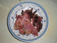 家常菜西芹炒腊肉做法图解2)