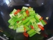 家常菜西芹炒豆皮做法图解5)