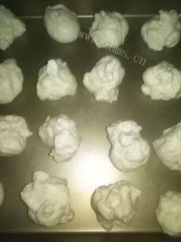 最爱的泡浆椰蓉小面包做法图解4)