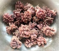 美味的彩椒菊花鸡胗做法图解6)
