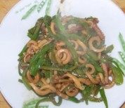 口感丰富的青椒炒鱿鱼丝