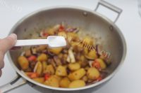 家常菜土豆焖五花肉做法图解8)
