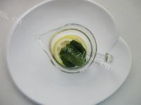 美味的洛神玫瑰柠檬茶做法图解5)