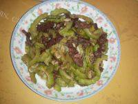 家常菜苦瓜炒牛肉