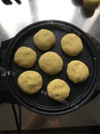 好吃的电饼铛做贴饼子做法图解5)
