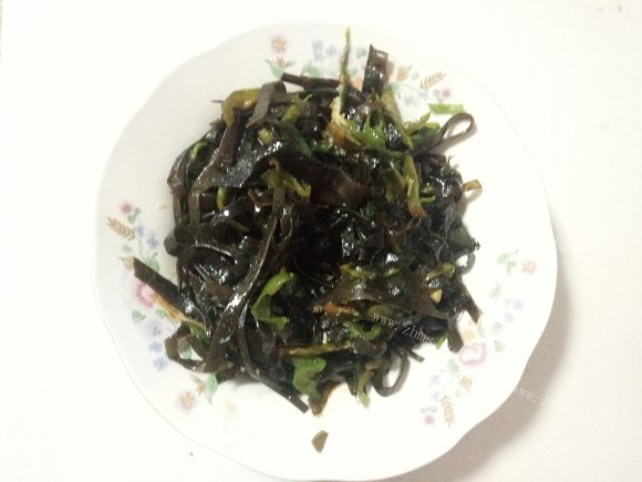 色泽鲜亮的炒海带丝