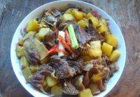 暖胃的牛腩炖土豆做法图解7)