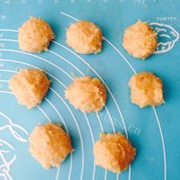 可口的桃子冰皮月饼做法图解15)