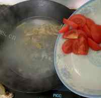 开胃健康的番茄榨菜肉丝汤的做法图解三