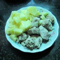 诱人的土豆蒸排骨做法图解4)