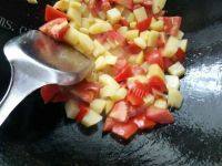 鲜甜的西红柿土豆咸笋汤的做法图解四