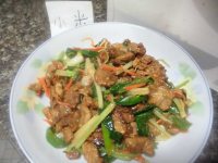 家常菜芹菜炒肉
