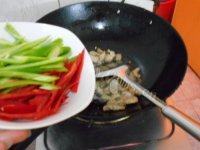双椒炒肉自制做法图解4)