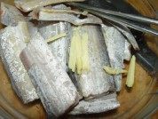 干炸带鱼做法图解3)