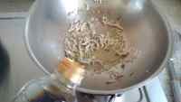 家常菜芹菜炒肉丝做法图解5)