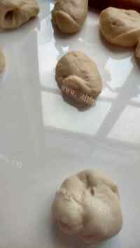 自制牛奶小餐包做法图解6)