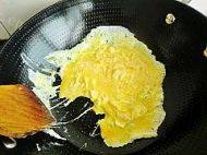营养丰富芹菜炒鸡蛋做法图解3)