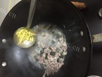 色香味俱全的皮蛋瘦肉粥做法图解8)