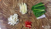 家常菜金针菇炒肉片做法图解5)