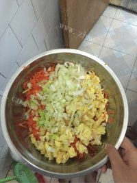 可口的咖喱南瓜水饺做法图解2)