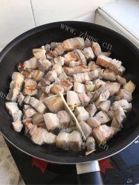回味无穷的红烧肉做法图解3)