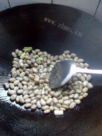 炒蚕豆自制做法图解4)