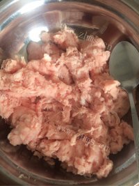 自己做的香菇猪肉饺子做法图解2)