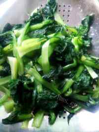 美味的蚝油蒜蓉塔菜做法图解5)