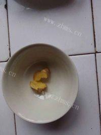 家常菜番茄排骨汤做法图解2)