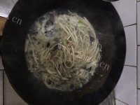 美味的蔬菜鸡蛋面做法图解4)