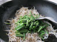 家常菜绿豆芽炒韭菜做法图解4)