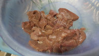 营养猪肝豆腐汤做法图解1)