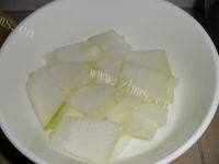 家常菜虾皮冬瓜汤做法图解1)