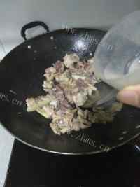 鲜嫩可口焖鸡饭做法图解2)
