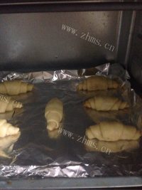 芳香四溢的肉松面包做法图解7)